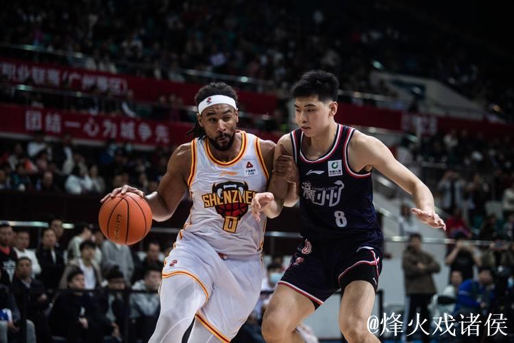 萨林杰32+15+11深圳胜上海 刘铮20分周鹏15分 萨林杰32+15+11深圳胜上海 刘铮20分周鹏15分