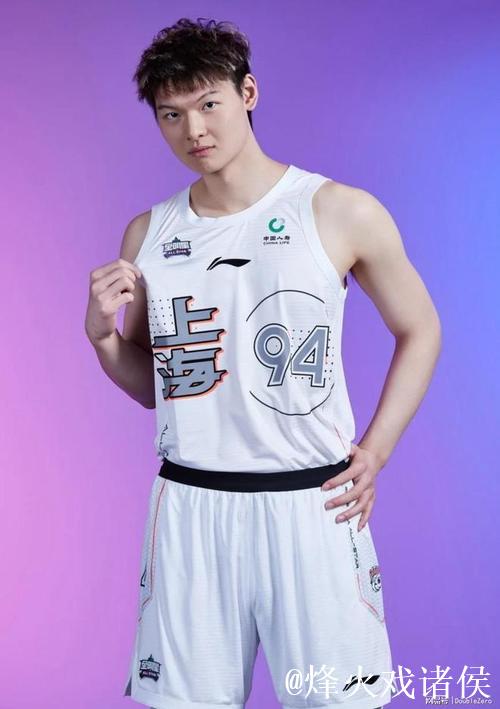 王哲林31+14刘铮16分 上海力克浙江总比分2-2 王哲林31+14刘铮16分 上海力克浙江总比分2-2