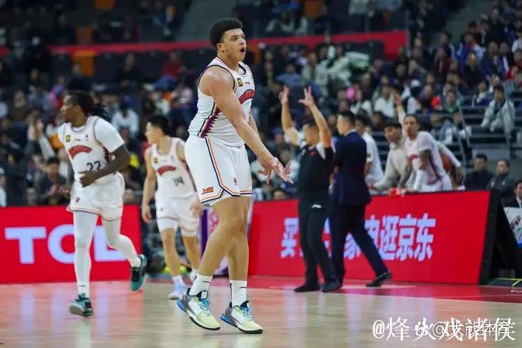 布朗33分广州力克深圳5连胜 同曦送江苏3连败 布朗33分广州力克深圳5连胜 同曦送江苏3连败